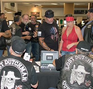 men signing up for six shooter poker run @superstition Harley